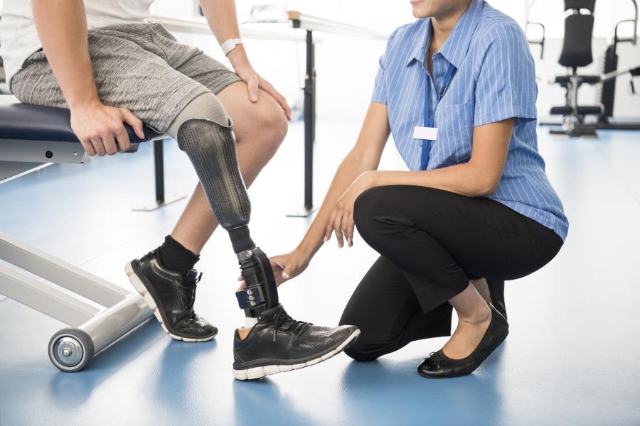 الأطراف الاصطناعية والأجهزة المساعدة - Orthotics and Prosthetics